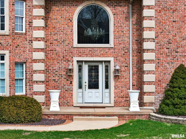 $950,000 | 3113 West Summerbend Court, Peoria, IL 61615