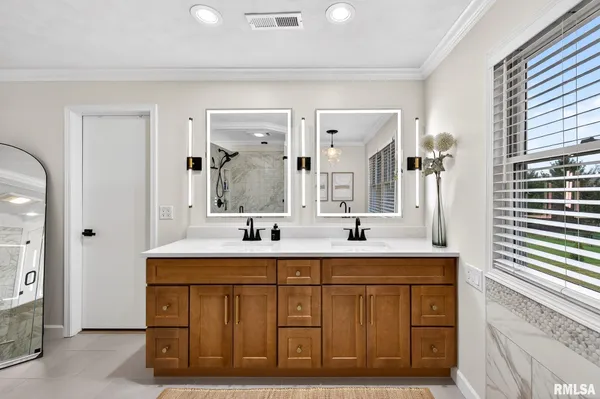 $950,000 | 3113 West Summerbend Court, Peoria, IL 61615