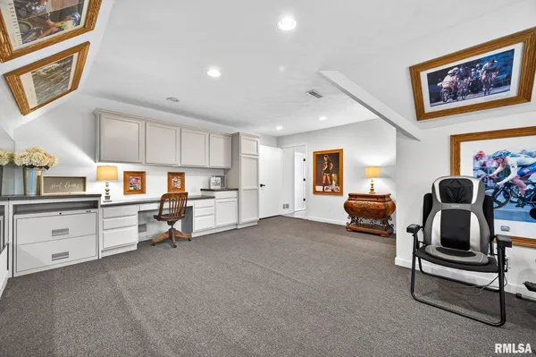 $950,000 | 3113 West Summerbend Court, Peoria, IL 61615