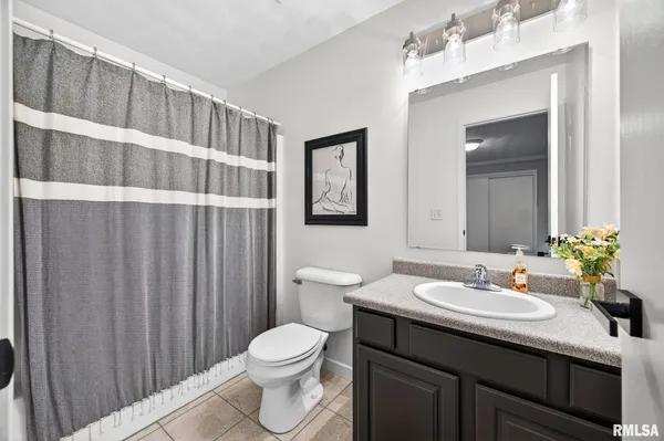 $950,000 | 3113 West Summerbend Court, Peoria, IL 61615