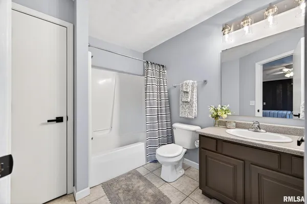 $950,000 | 3113 West Summerbend Court, Peoria, IL 61615