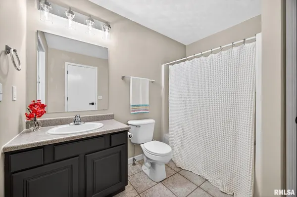 $950,000 | 3113 West Summerbend Court, Peoria, IL 61615