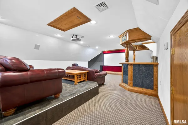 $950,000 | 3113 West Summerbend Court, Peoria, IL 61615