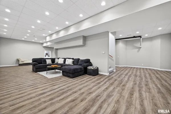 $950,000 | 3113 West Summerbend Court, Peoria, IL 61615
