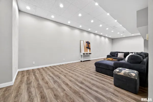 $950,000 | 3113 West Summerbend Court, Peoria, IL 61615