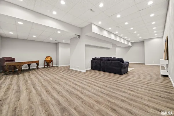 $950,000 | 3113 West Summerbend Court, Peoria, IL 61615