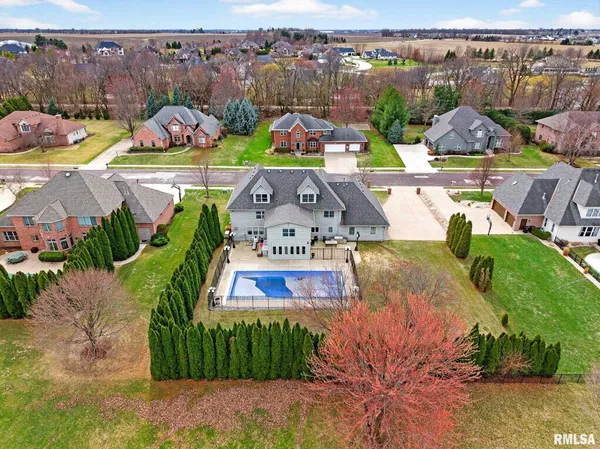 $950,000 | 3113 West Summerbend Court, Peoria, IL 61615