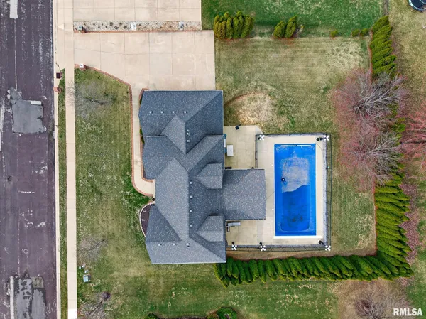 $950,000 | 3113 West Summerbend Court, Peoria, IL 61615