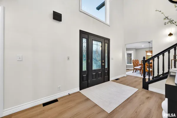 $950,000 | 3113 West Summerbend Court, Peoria, IL 61615