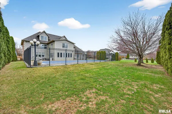 $950,000 | 3113 West Summerbend Court, Peoria, IL 61615