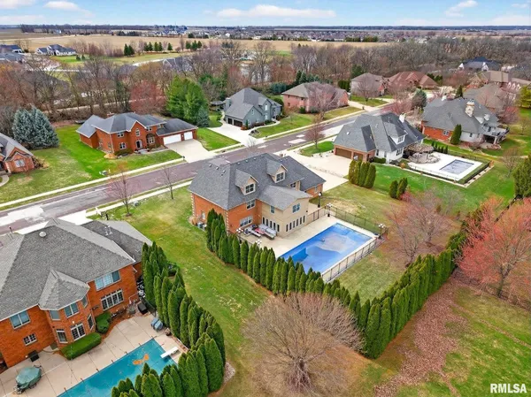$950,000 | 3113 West Summerbend Court, Peoria, IL 61615