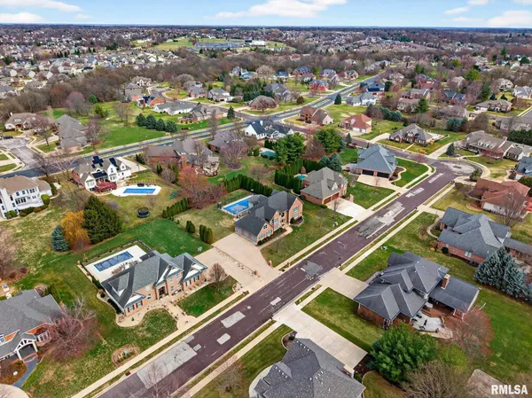 $950,000 | 3113 West Summerbend Court, Peoria, IL 61615