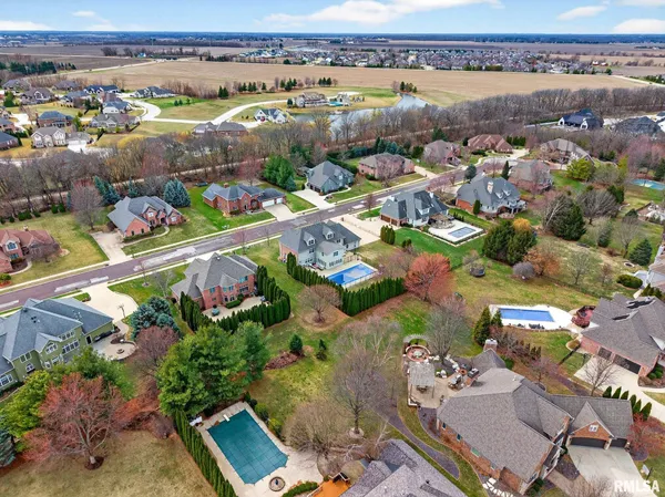 $950,000 | 3113 West Summerbend Court, Peoria, IL 61615