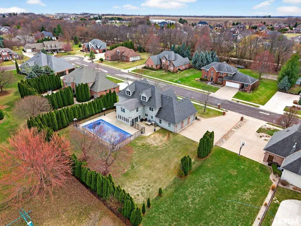 $950,000 | 3113 West Summerbend Court, Peoria, IL 61615