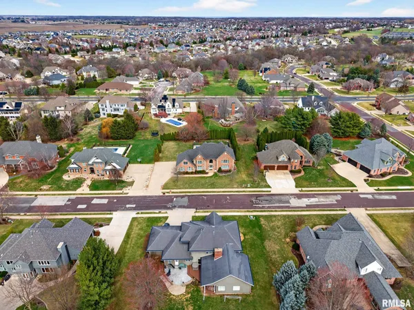 $950,000 | 3113 West Summerbend Court, Peoria, IL 61615