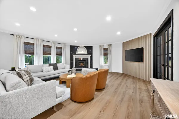 $950,000 | 3113 West Summerbend Court, Peoria, IL 61615