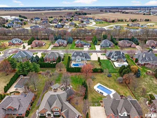 $950,000 | 3113 West Summerbend Court, Peoria, IL 61615