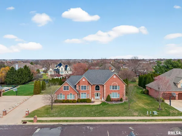 $950,000 | 3113 West Summerbend Court, Peoria, IL 61615