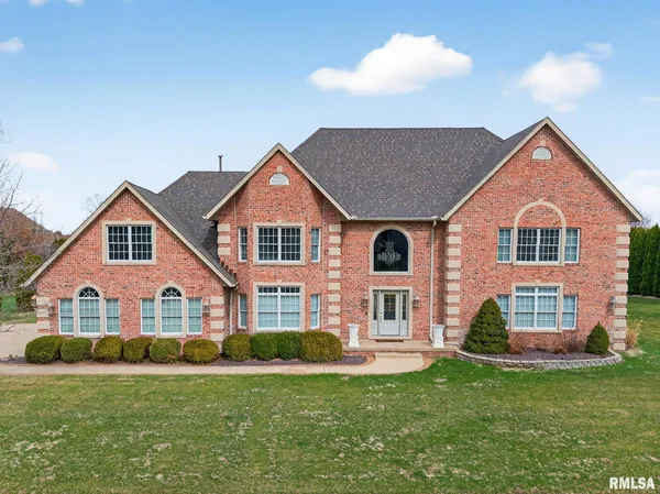 $950,000 | 3113 West Summerbend Court, Peoria, IL 61615