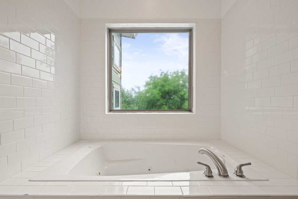 1131 Poquito Street, Unit A Austin, TX 78702 - Photo 24 of 34 a bathroom with bathtub and window