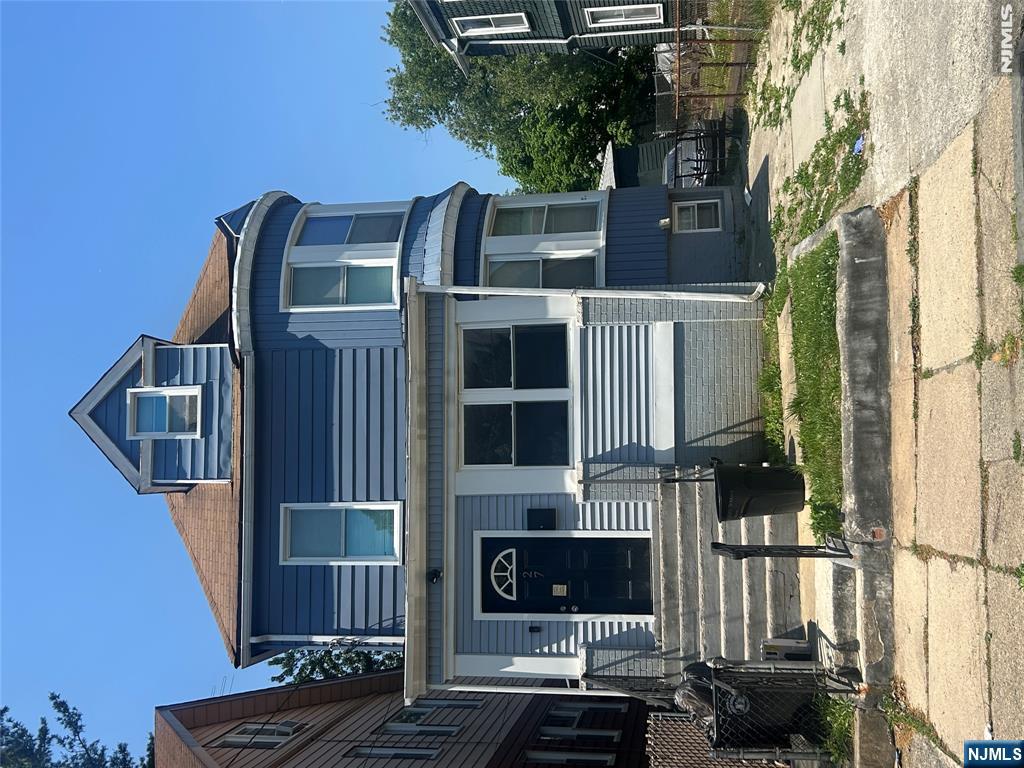 27 Richelieu Terrace Newark, NJ 07106 - Photo 1 of 9
