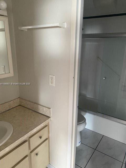 2899 Collins Avenue, Unit 1746 Miami Beach, FL 33140 - Photo 6 of 12 a bathroom with a shower and closet