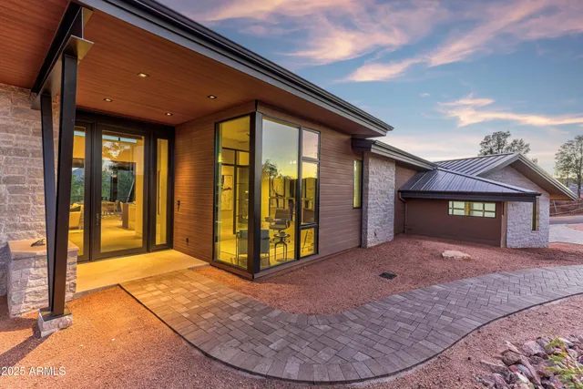 a view of a house with a backyard