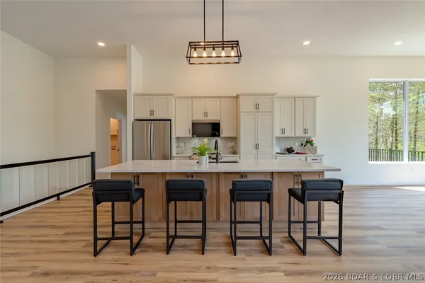$1,190,000 | 106 West Cross Fox Trail, Camdenton, MO 65020