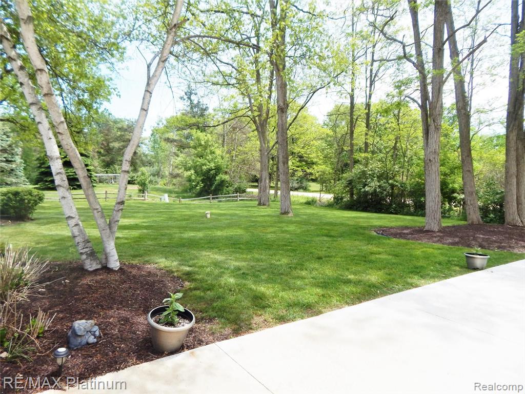 9073 Townley Road Fenton, MI 48430 - Photo 10 of 68