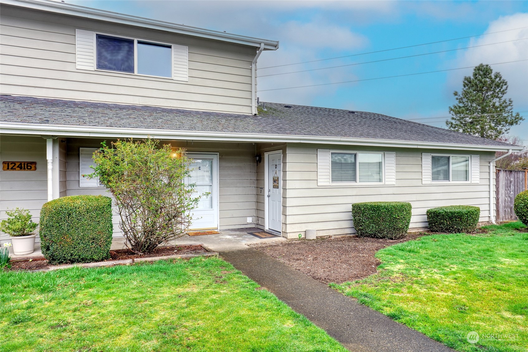 a view of a house with a yard