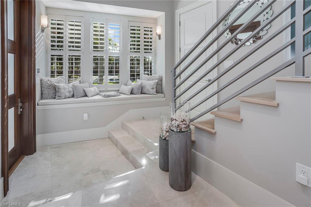 32 6th Street South Naples, FL 34102 - Photo 5 of 37