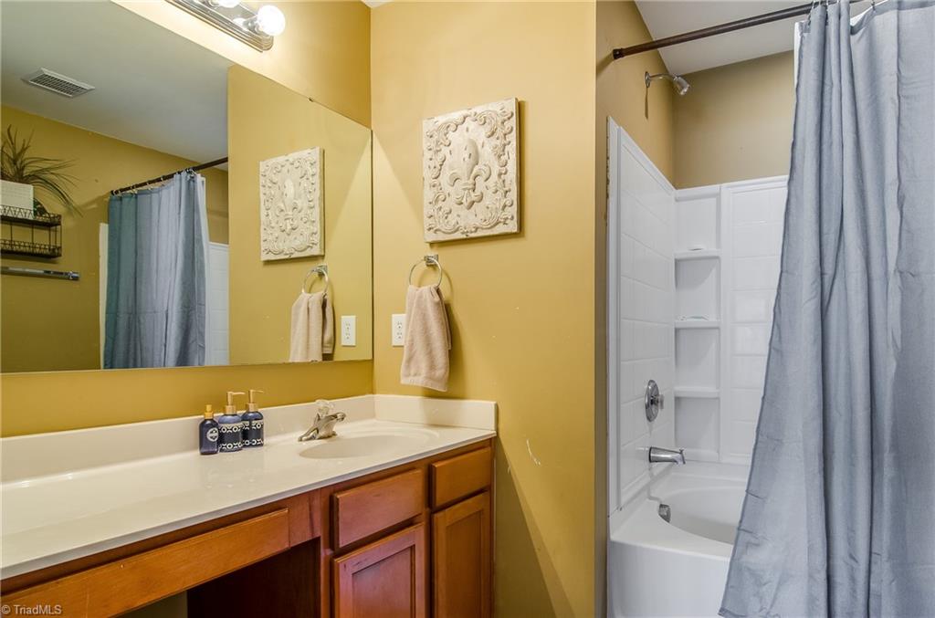 4039 Tarrant Trace Circle High Point, NC 27265 - Photo 19 of 28