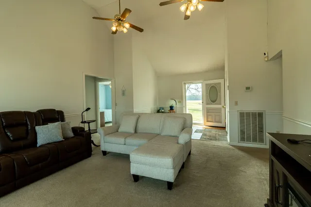 $299,900 | 2928 Midland Road, Shelbyville, TN 37160