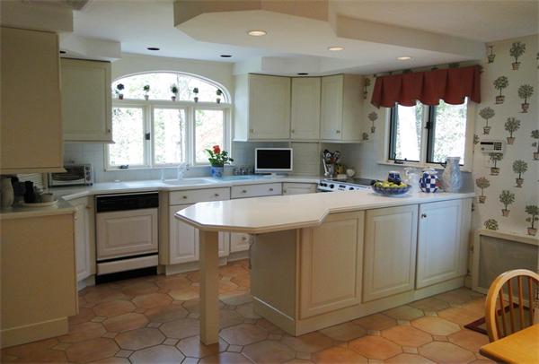 76 Hampshire Road Wellesley, MA 02481 - Photo 6 of 15 Gallery Image 6
