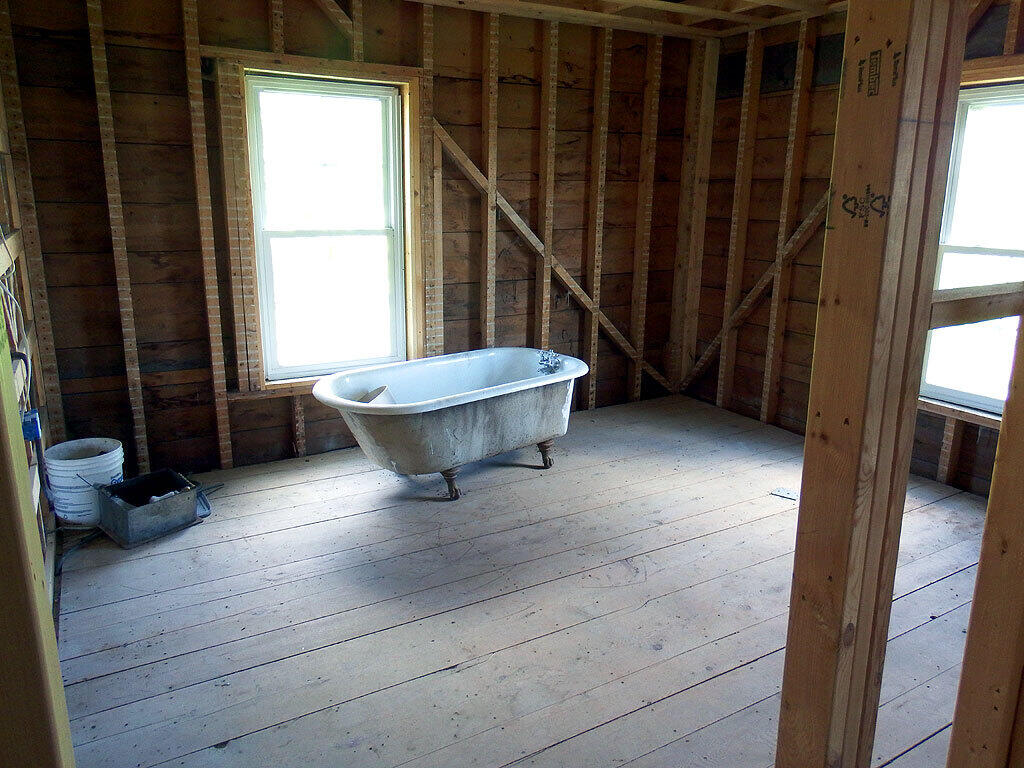7 Corner Road Bridgewater, ME 04735 - Photo 28 of 40 bathtub-7-corner-rd