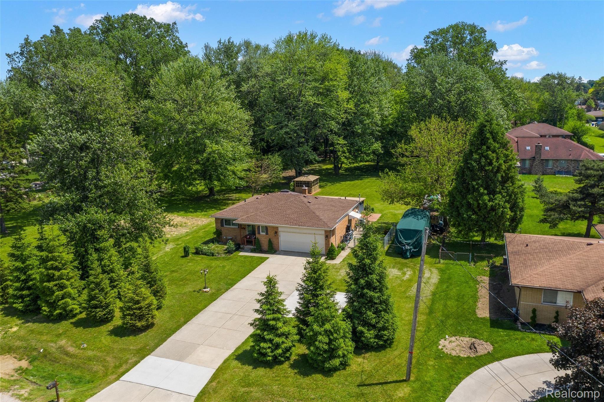 31588 Hayes Road Fraser, MI 48026 - Photo 4 of 58 31588 Hayes-17.jpg
