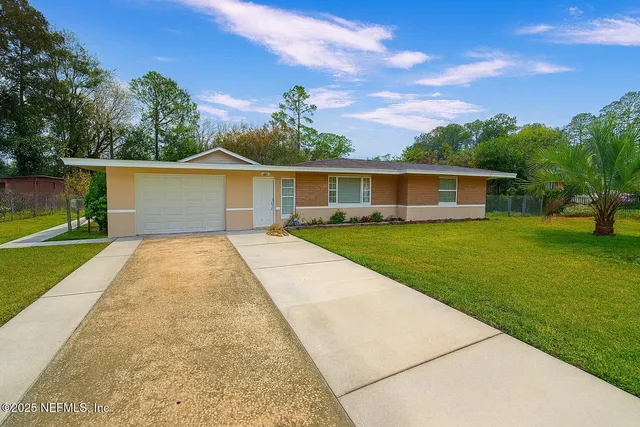 a view of house with a yard