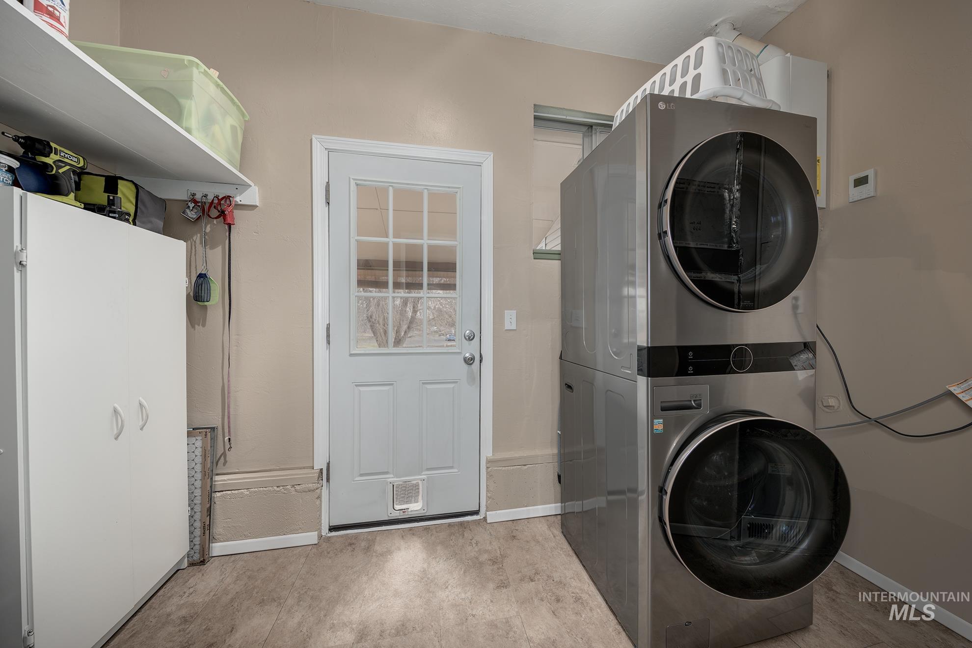 611 West Indianhead Road Weiser, ID 83672 - Photo 23 of 34 Laundry room with stacked washer and dryer and baseboards