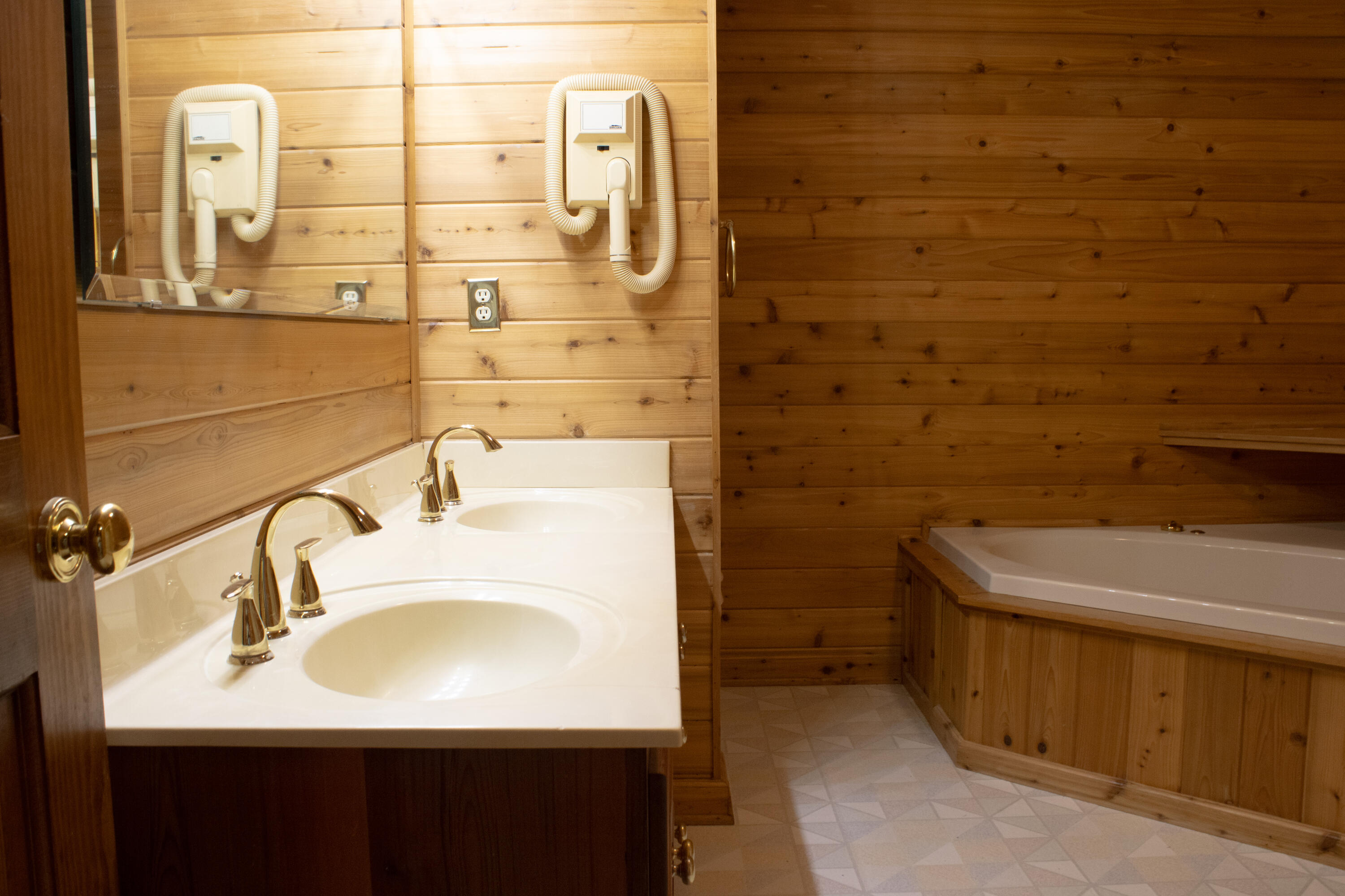 923 South Burnt Mill Road LaFayette, GA 30728 - Photo 29 of 41 Primary Bathroom