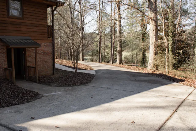 $380,000 | 923 South Burnt Mill Road, LaFayette, GA 30728