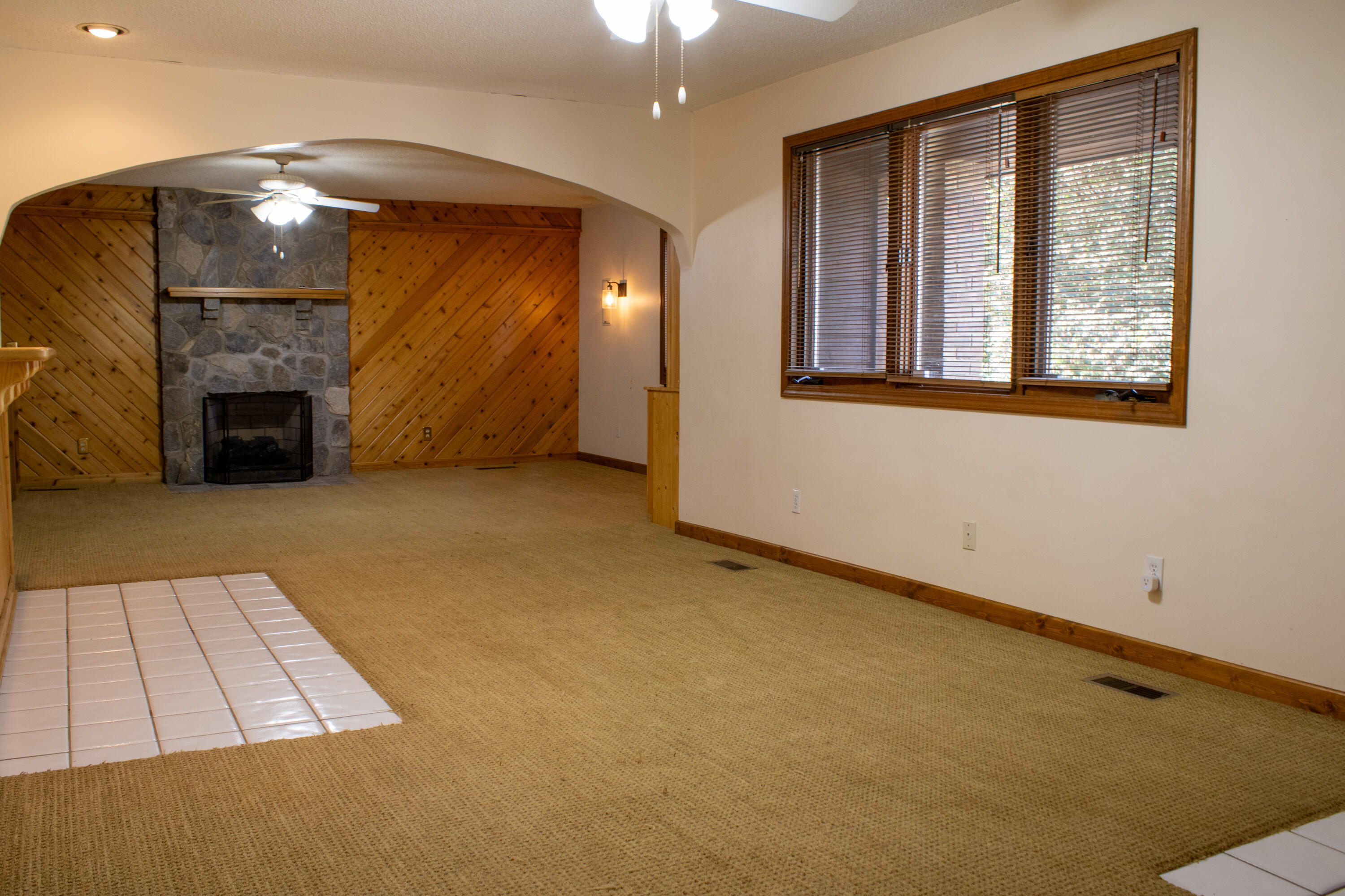 923 South Burnt Mill Road LaFayette, GA 30728 - Photo 7 of 41 Living room from front entrace