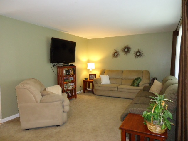 1312 Rochester Boulevard Rochester, IN 46975 - Photo 3 of 30