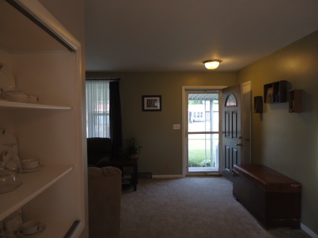 1312 Rochester Boulevard Rochester, IN 46975 - Photo 4 of 30