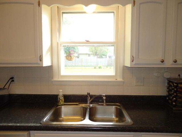 1312 Rochester Boulevard Rochester, IN 46975 - Photo 8 of 30