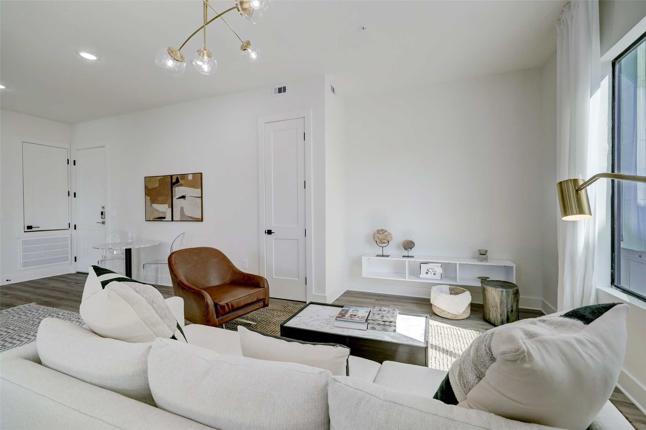 4932 Old Spanish Trail, Unit D301 Houston, TX 77021 - Photo 8 of 29 a living room with furniture