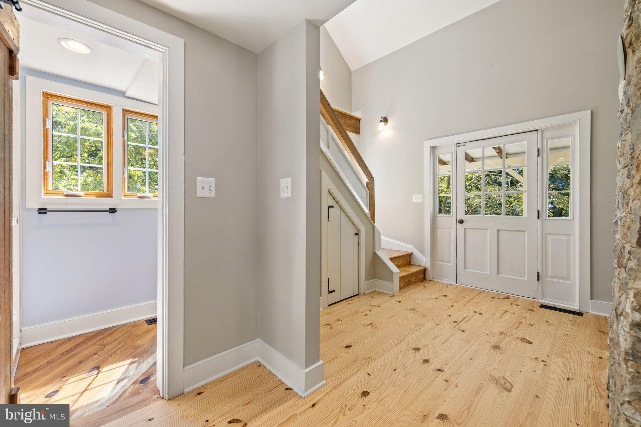 37028 Gaver Mill Road Purcellville, VA 20132 - Photo 12 of 79 Foyer