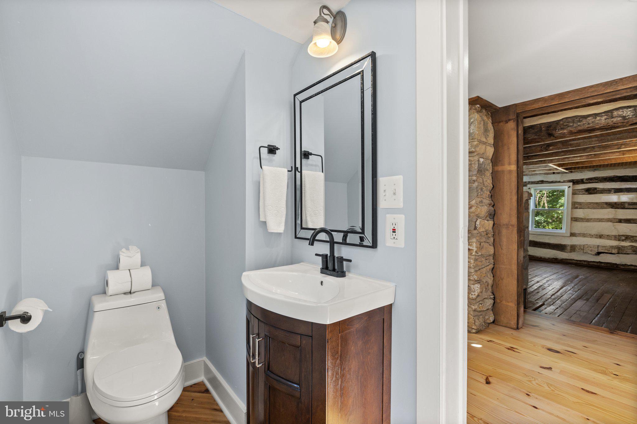 37028 Gaver Mill Road Purcellville, VA 20132 - Photo 17 of 79 Main Level Full Bathroom