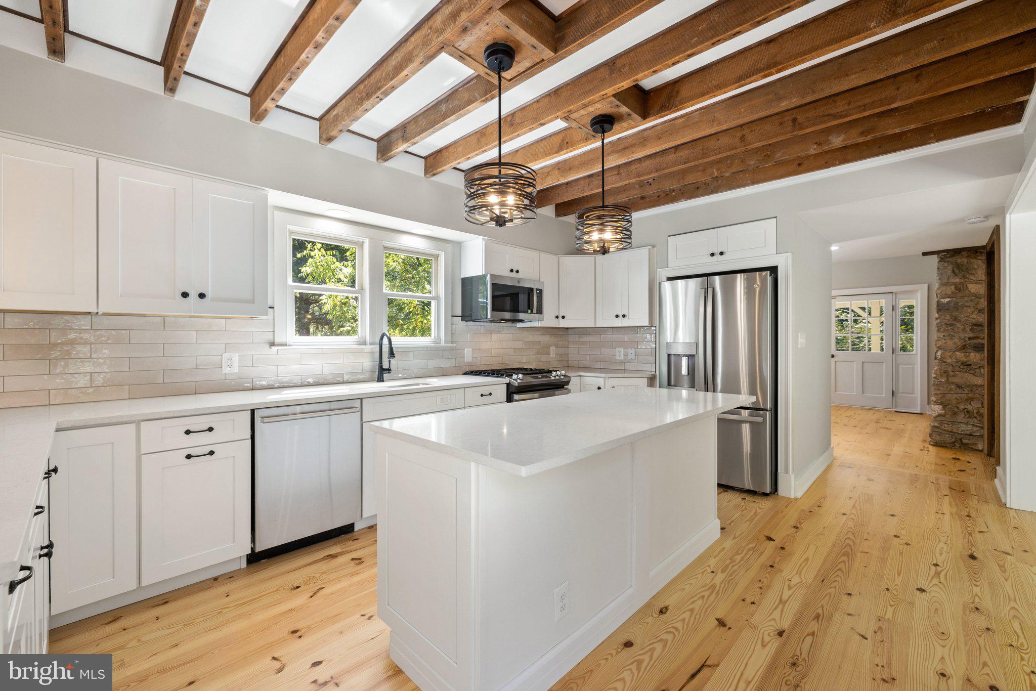 37028 Gaver Mill Road Purcellville, VA 20132 - Photo 31 of 79 Brand New Kitchen, Quartz Countertops & Island