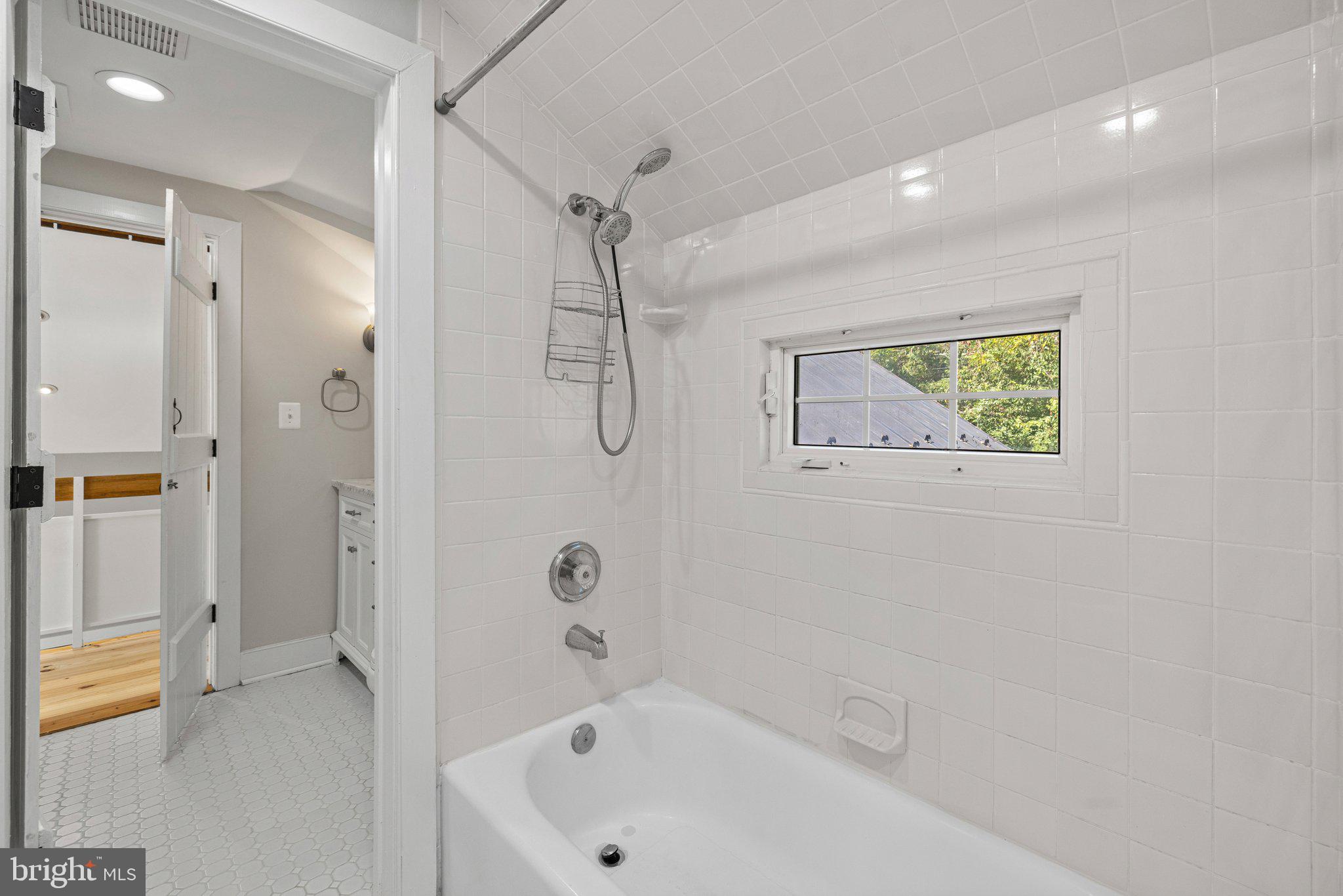 37028 Gaver Mill Road Purcellville, VA 20132 - Photo 57 of 79 Upper Level Full Bathroom