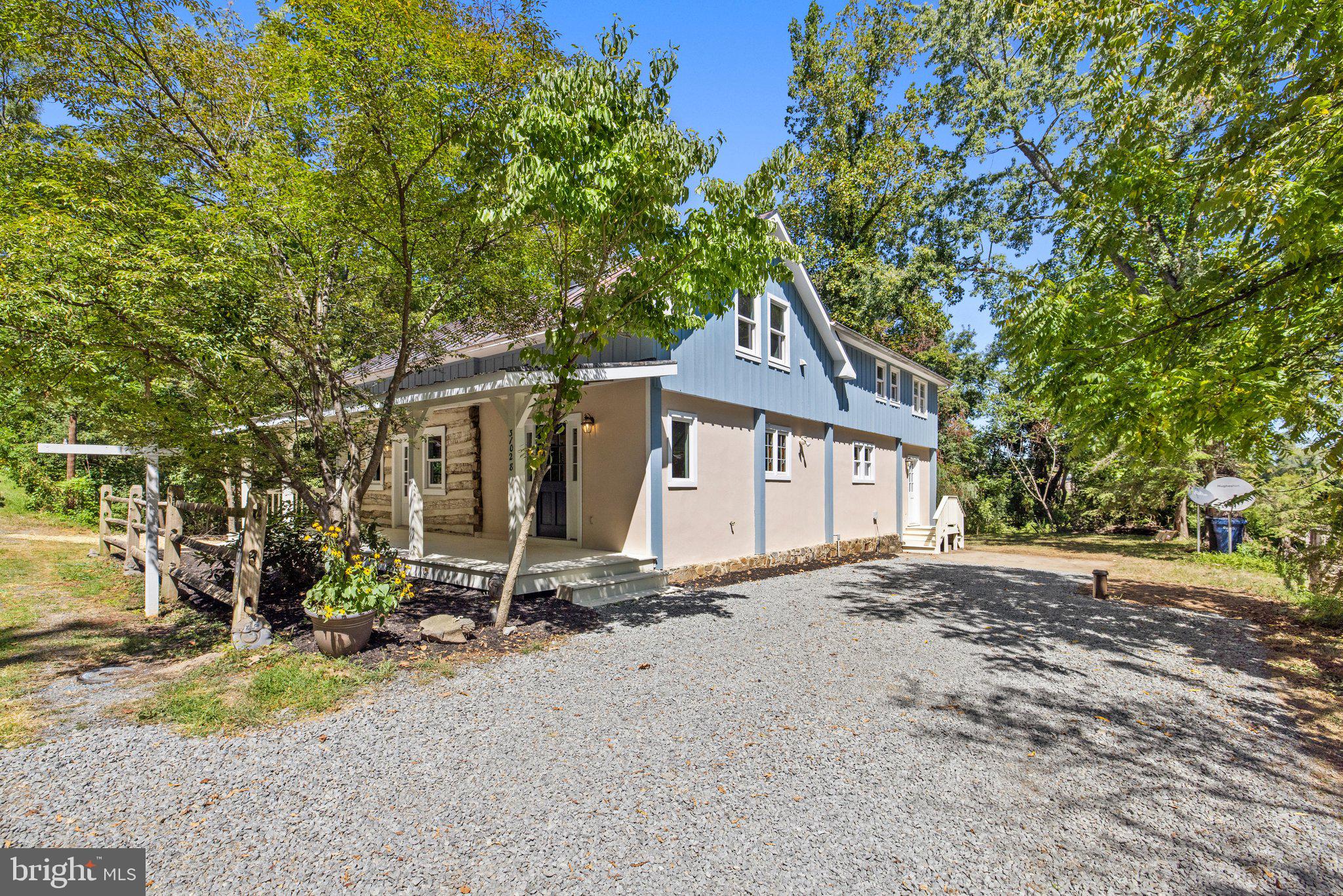 37028 Gaver Mill Road Purcellville, VA 20132 - Photo 8 of 79 Exterior Side View & Driveway